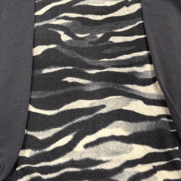 grey jersey zebra print turtleneck - Picture 5 of 6